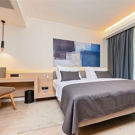 Garden Park Plava Laguna Szálloda 4*