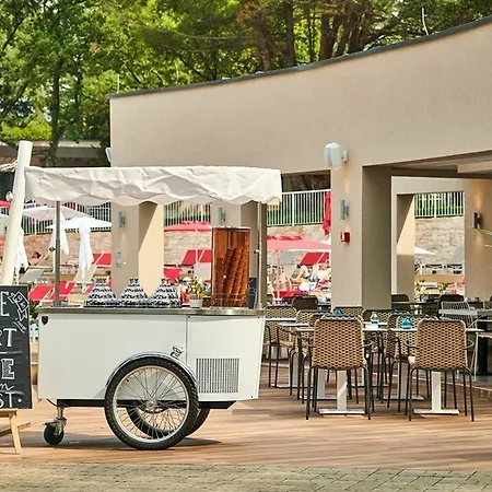 Garden Park Plava Laguna 4* بوريتش