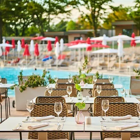 Garden Park Plava Laguna ホテル