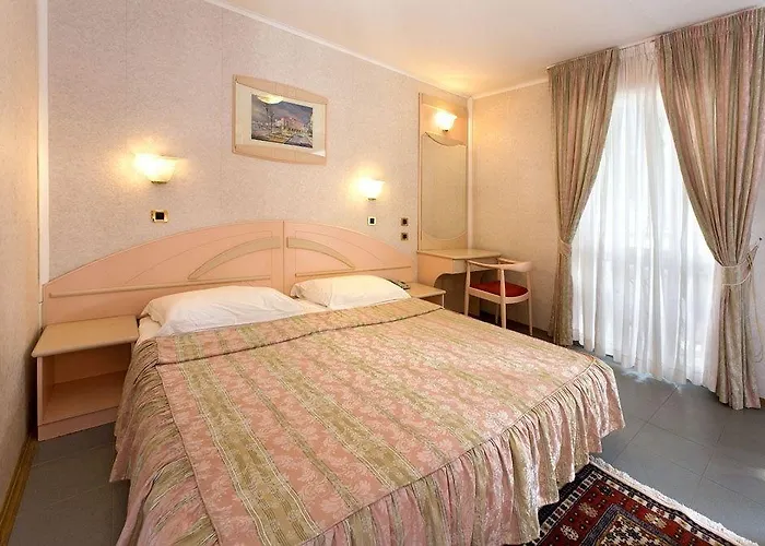 Hotel Garden Park Plava Laguna 4*