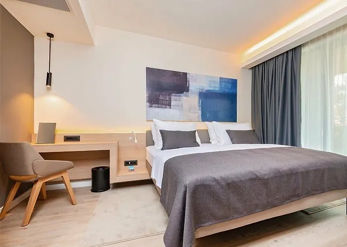 Garden Park Plava Laguna Hotel 4*